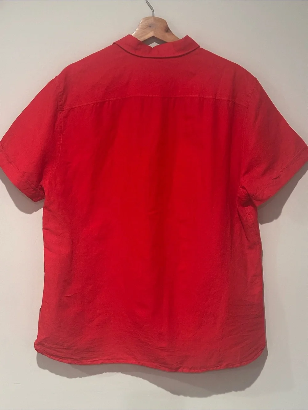 Perry Ellis Men's Short-Sleeve Button-Down Shirt in Red - Picture 7 of 7